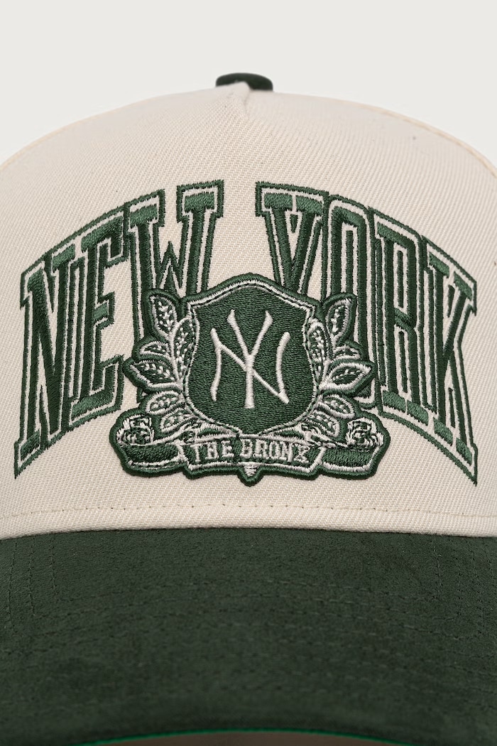 New Era czapka z daszkiem WORDMARK SUEDE E-FRAME 60915996 beżowy AW26