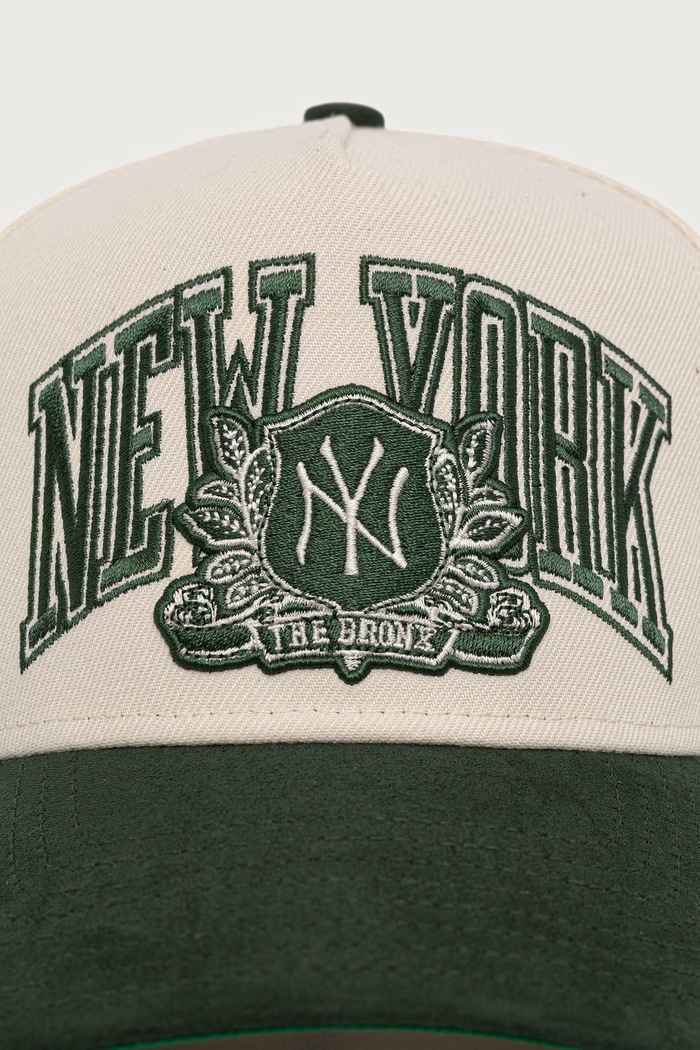 New Era czapka z daszkiem WORDMARK SUEDE E-FRAME 60915996 beżowy AW26