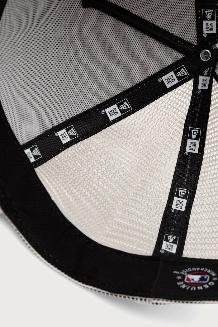 New Era czapka z daszkiem trucker sztruksowa TONAL CORD TRUCKER beżowy 60915925