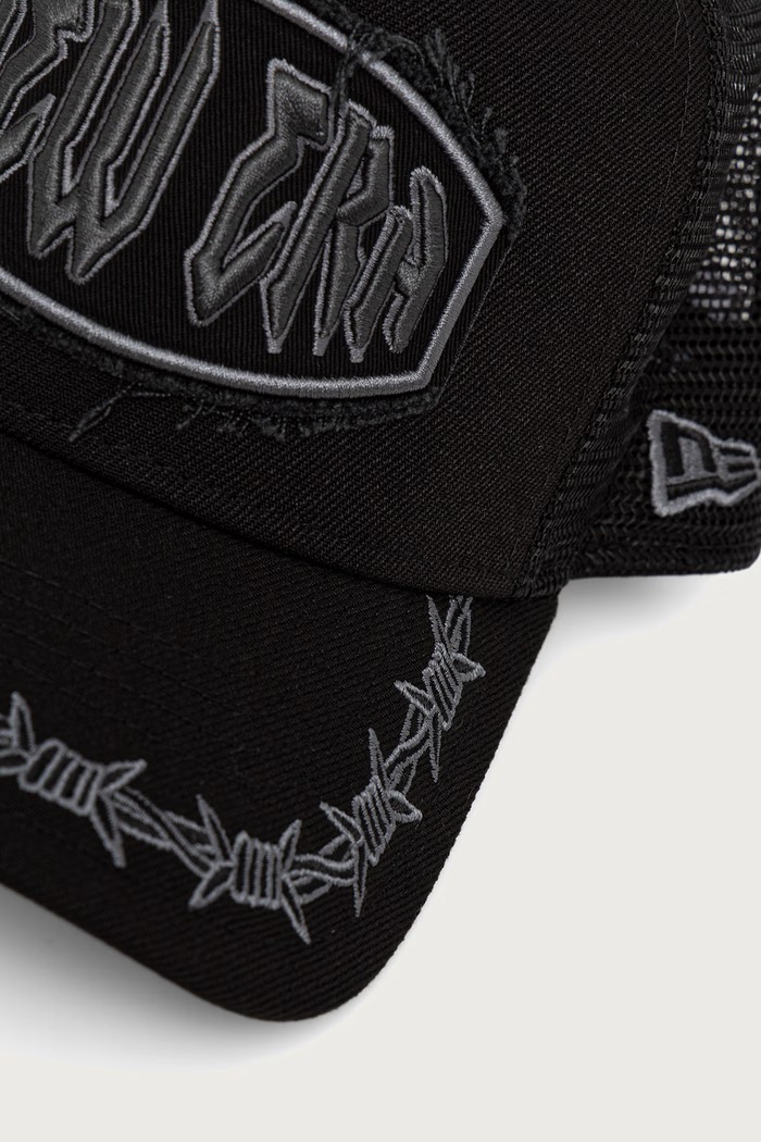 New Era Czapka z daszkiem trucker DISTRESSED PATCH E-FRAME 60915945 czarny AW26