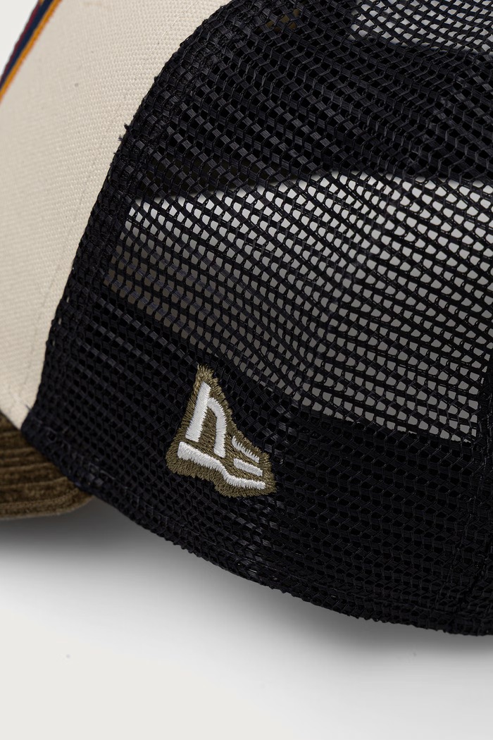 New Era czapka z daszkiem PATCH CORD EF TRUCKER beżowy 60915862
