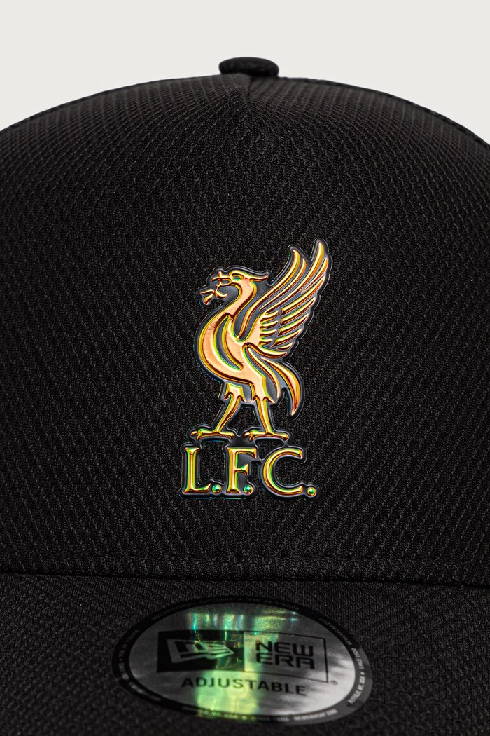 New Era Czapka z daszkiem trucker z bawełną IRIDESCENT TRUCKER LIVERPOOL FC 60897731 czarny AW26