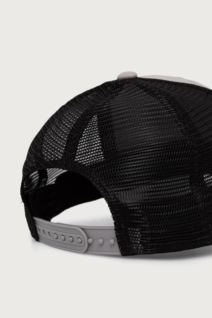 New Era czapka z daszkiem FAUX SUEDE TRUCKER 60940773 szary AW26