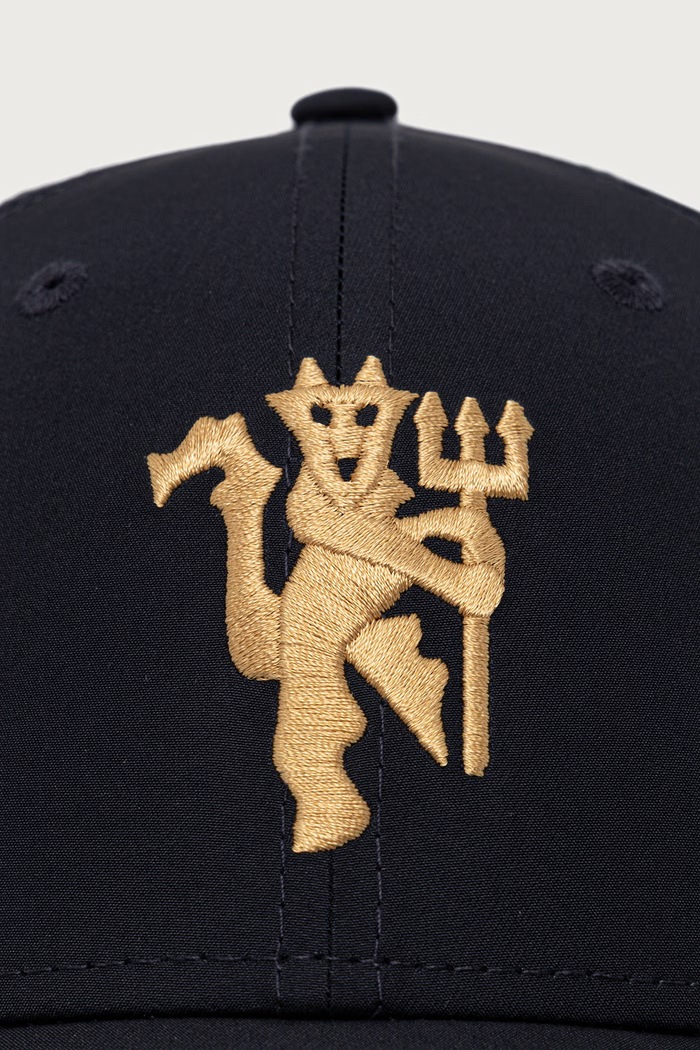 New Era czapka z daszkiem 9FORTY® MANCHESTER UNITED FC 60897702 granatowy AW26