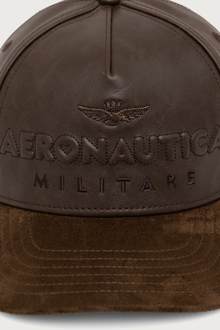 Aeronautica Militare Czapka z daszkiem z imitacji skóry HA1256DCT03415 brązowy AW26