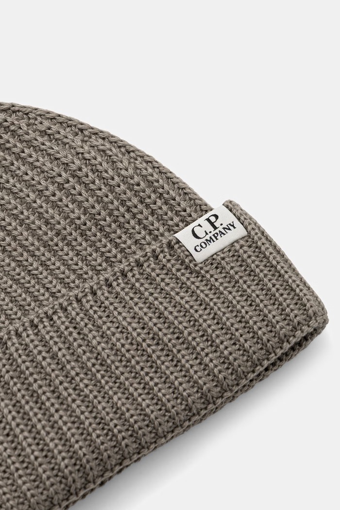 Akcesoria C.P. Company czapka beanie z wełny merino 21CMAC137A005509A szary