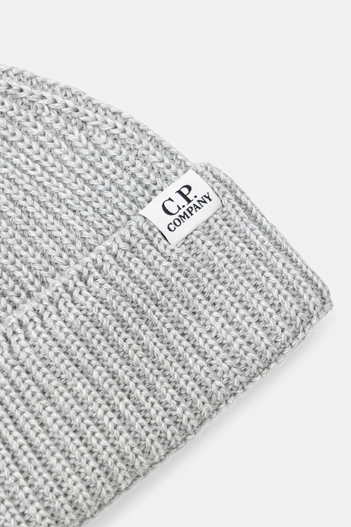 Akcesoria C.P. Company czapka beanie z wełny merino 21CMAC137A005509A szary