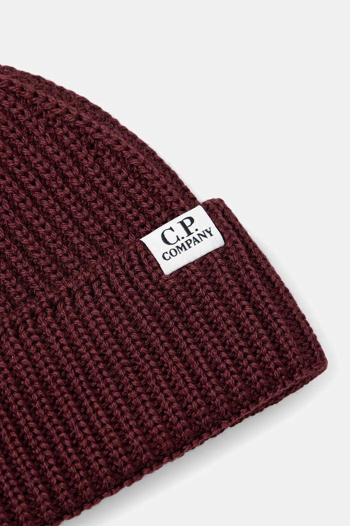 Akcesoria C.P. Company czapka beanie z wełny merino 21CMAC137A005509A bordowy