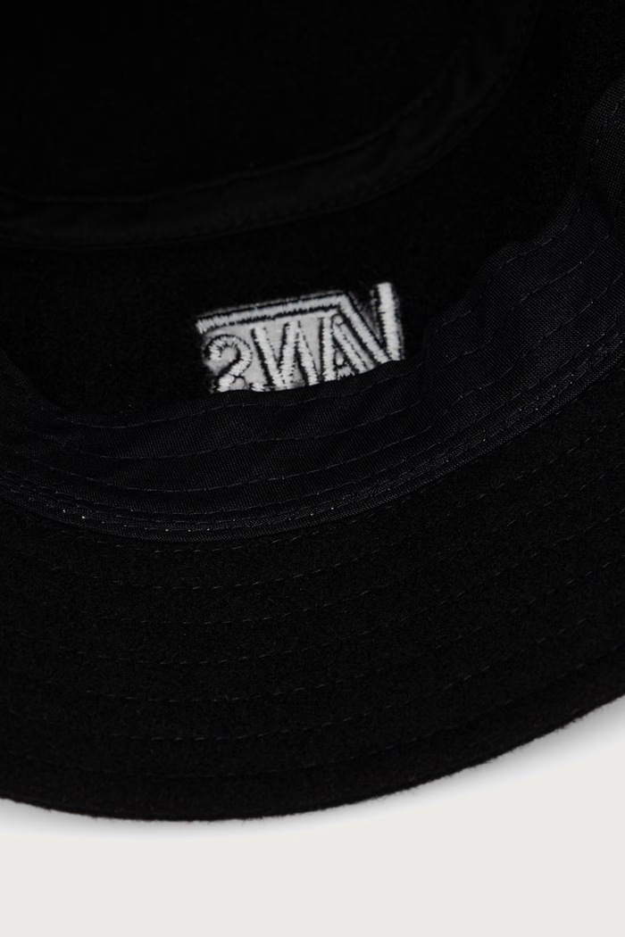 Bucket hat s vunom Vans VN0011G7BLK1 crna
