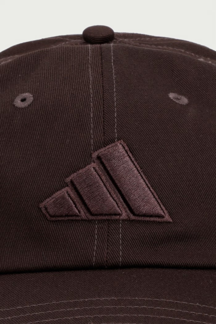 adidas czapka bejsbolówka bawełniana KQ6694 brązowy AW26