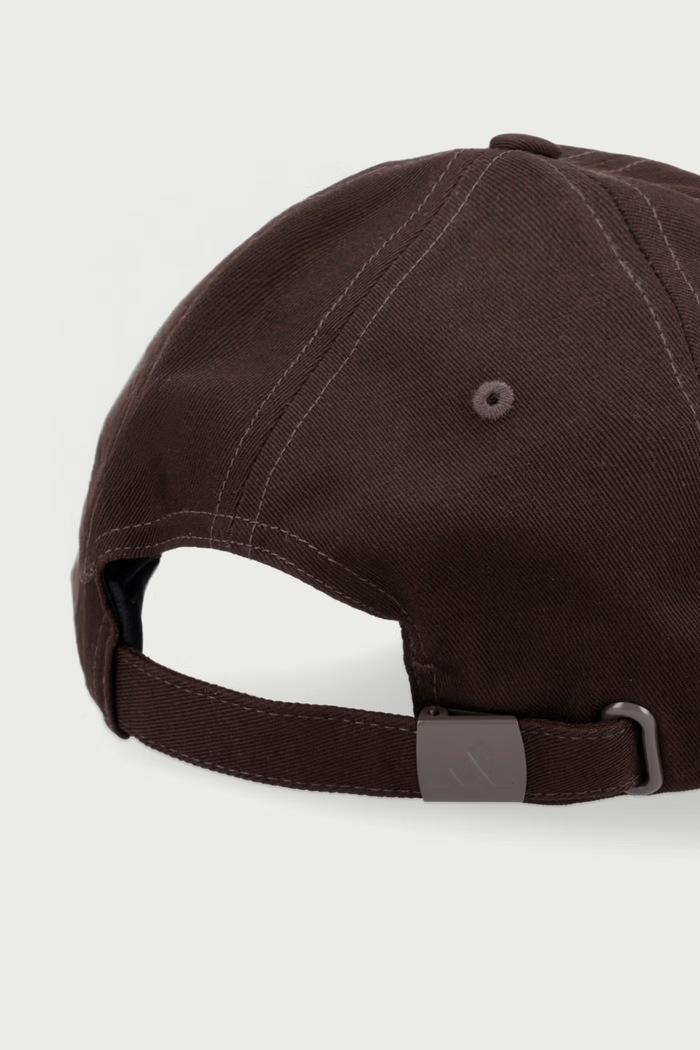 Akcesoria adidas czapka bejsbolówka bawełniana KQ6694 brązowy