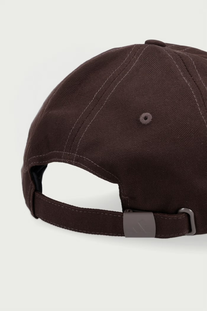 Akcesoria adidas czapka bejsbolówka bawełniana KQ6694 brązowy