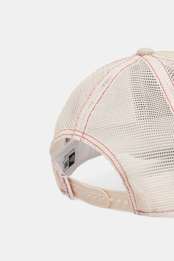 Akcesoria New Era czapka z daszkiem trucker NE 940 MC TRUCKER 60856347 beżowy
