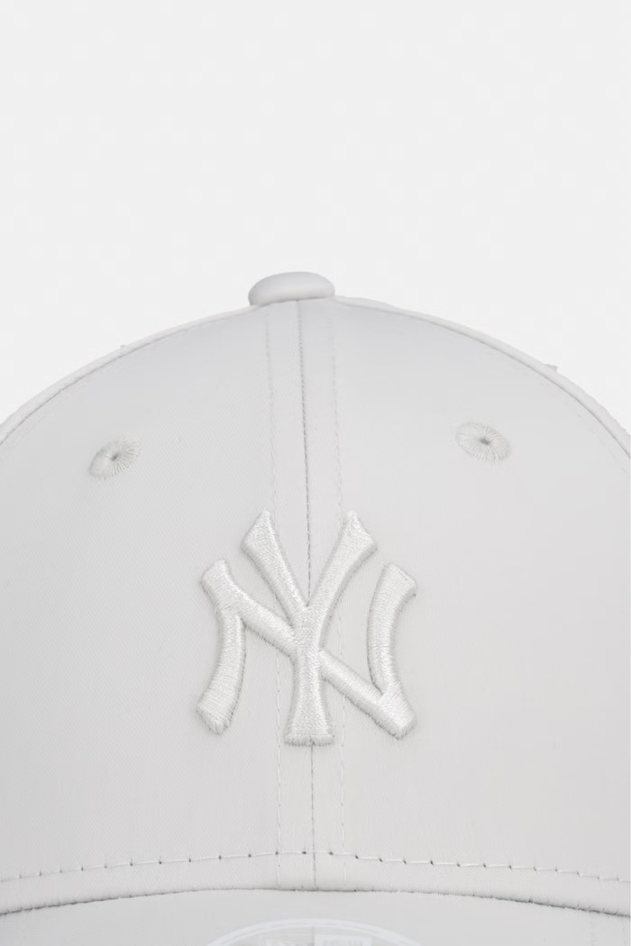 New Era czapka bejsbolówka SATIN BOW BACK 940 NYY 60856312 szary AW26
