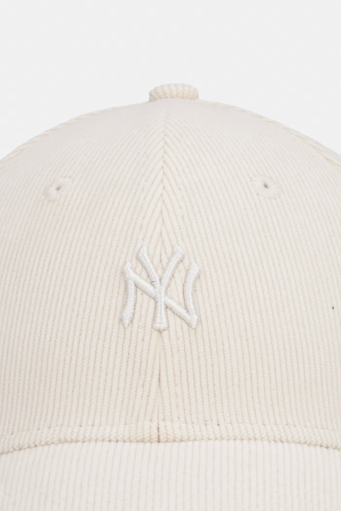 New Era czapka bejsbolówka sztruksowa MINI CORD 940 NYY 60856317 beżowy AW26