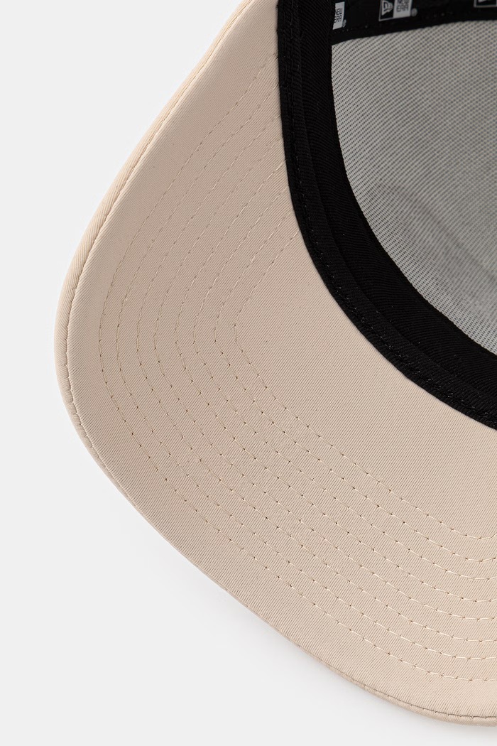 New Era кепка trucker OVAL FOAM PATCH TRUCKER бежевый 60856292
