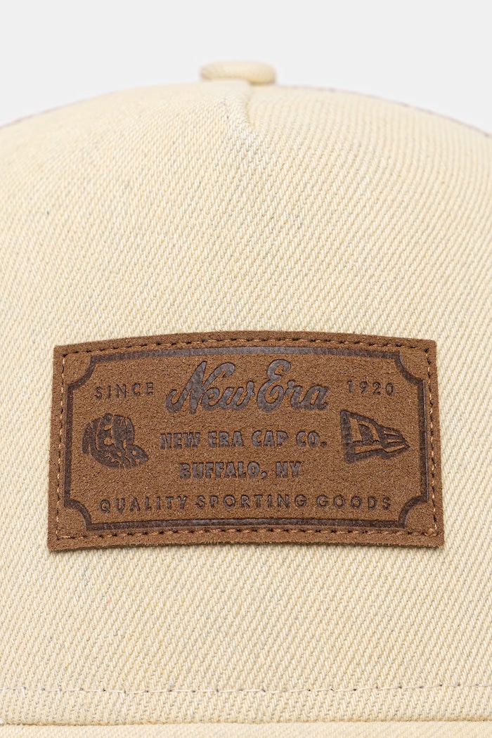 New Era czapka z daszkiem trucker DENIM LEATHER PATCH TRUCKER 60856333 beżowy AW26