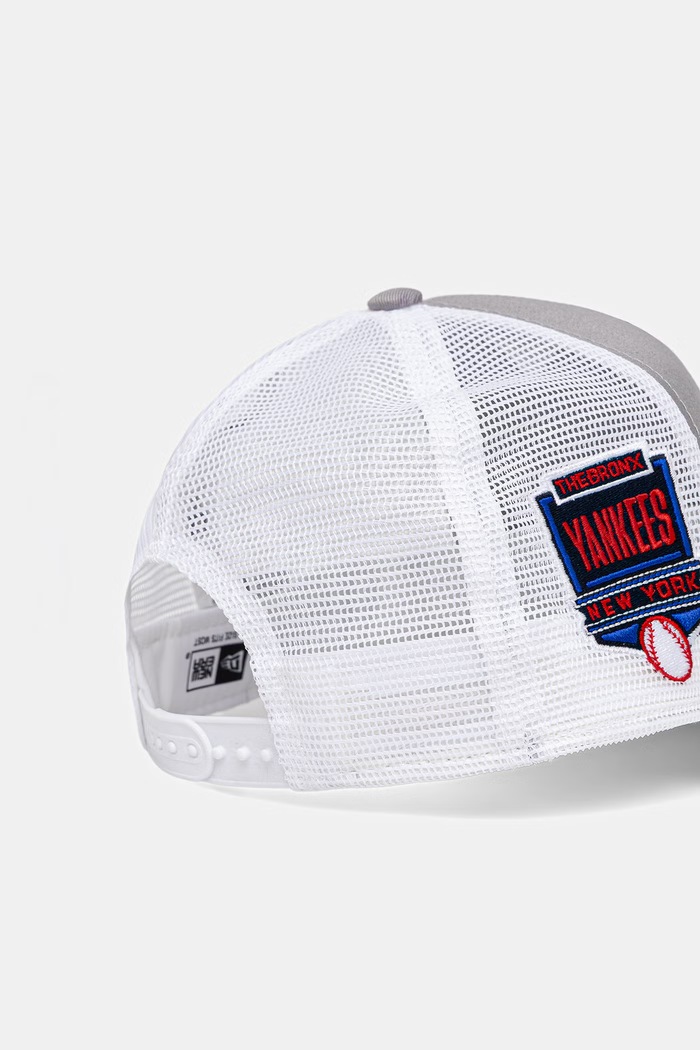 Akcesoria New Era czapka z daszkiem trucker SIDE PATCH TRUCKER NYY 60667444 szary