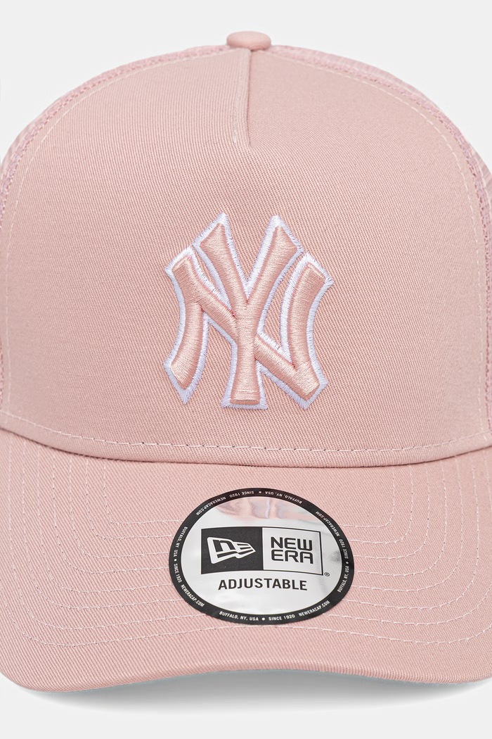 New Era czapka z daszkiem trucker OUTLINE EF TRUCKER NYY 60856375 różowy AW26