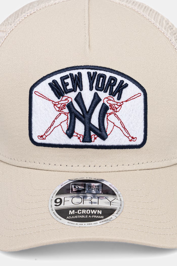 New Era czapka z daszkiem trucker MLB 940 MC TRUCKER NYY 60856384 beżowy AW26