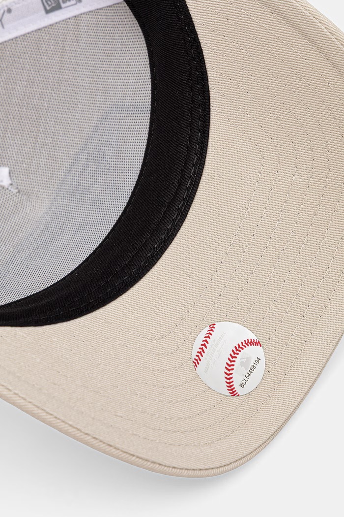 New Era czapka z daszkiem trucker MLB 940 MC TRUCKER NYY beżowy 60856384