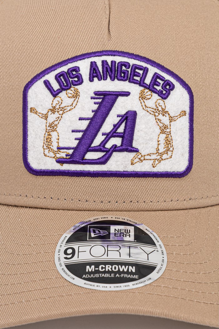 New Era czapka z daszkiem trucker NBA 940 MC TRUCKER LAKERS 60856251 beżowy AW26