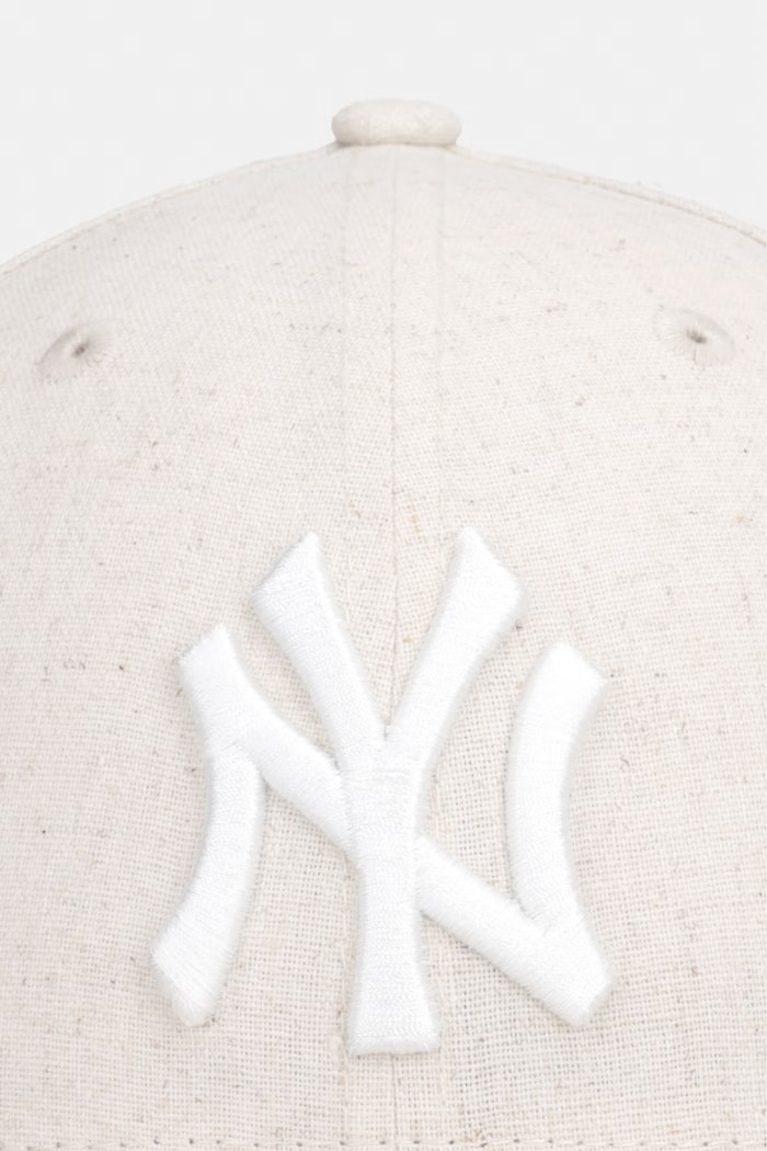 New Era czapka bejsbolówka z dodatkiem lnu LINEN 940 MC NYY 60856285 beżowy AW26