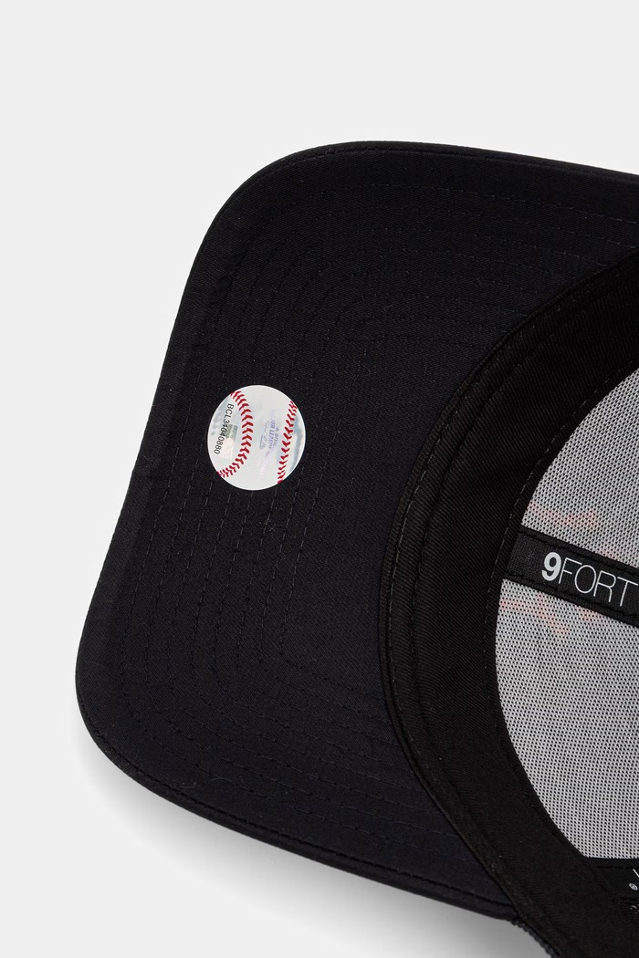 New Era czapka z daszkiem trucker MIDI HOMEFIELD 940 NYY czarny 60856255