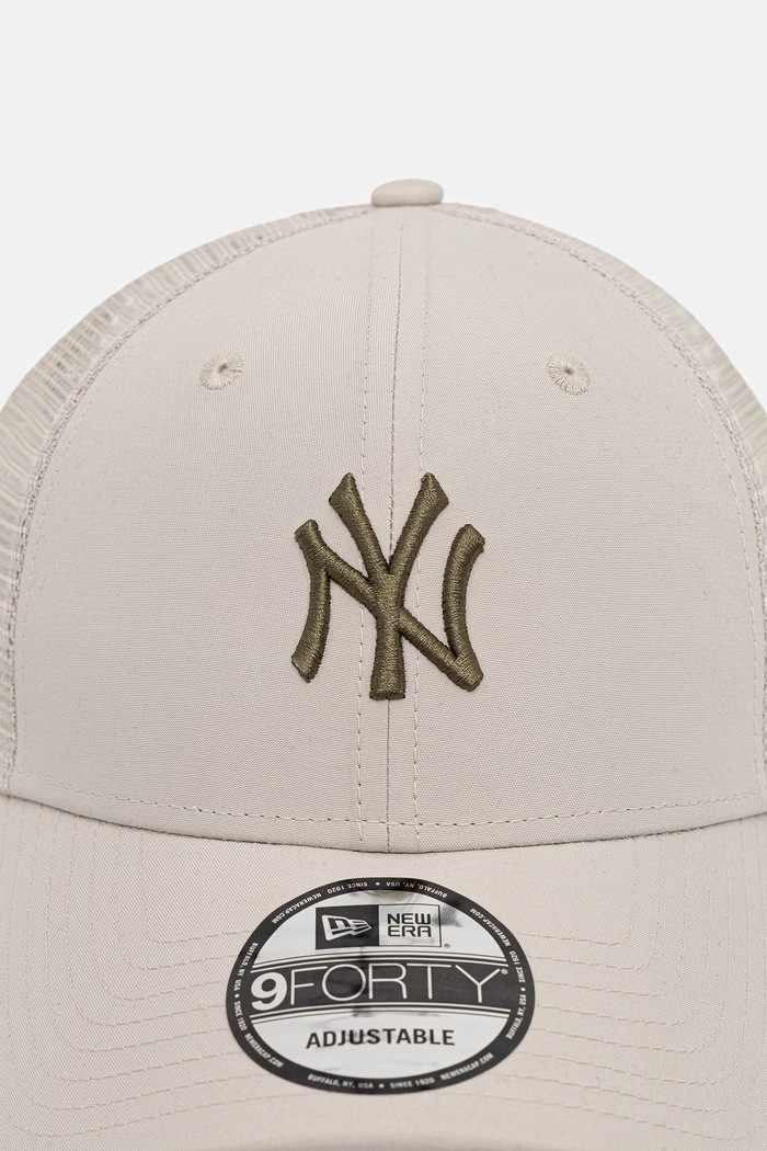 New Era czapka z daszkiem trucker MIDI HOMEFIELD 940 NYY 60856254 beżowy AW26