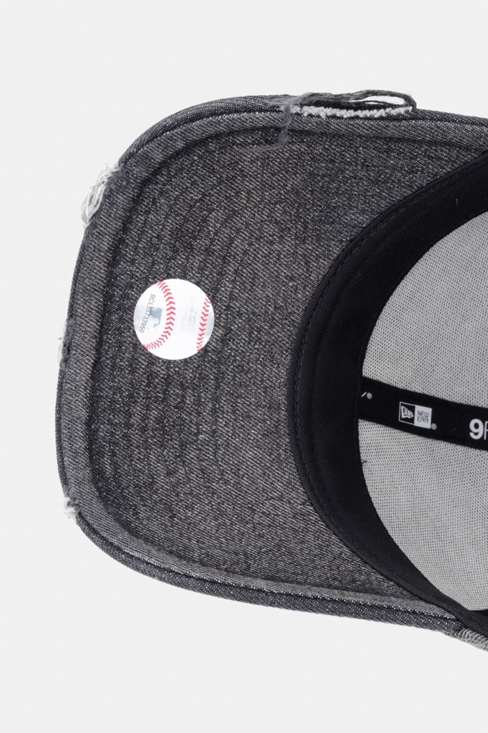 New Era czapka z daszkiem jeansowa ACID WASH DENIM 940 NYY czarny 60856239