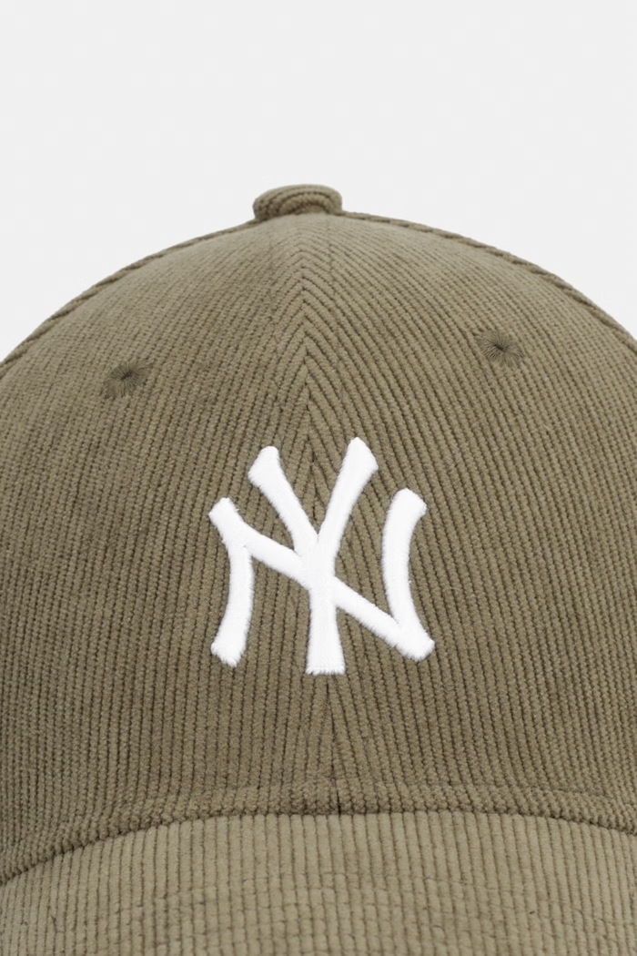New Era czapka bejsbolówka sztruksowa SOFT CORD 940 NYY 60856329 zielony AW26