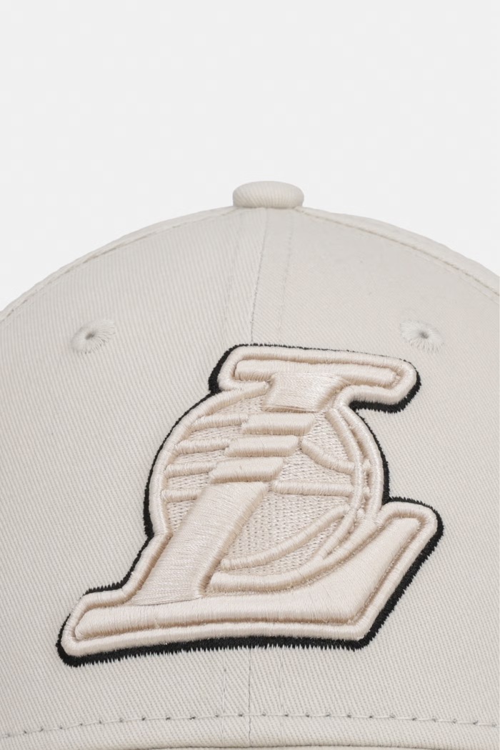 New Era czapka bejsbolówka bawełniana TEAM OUTLINE 940 LAKERS 60856263 beżowy AW26