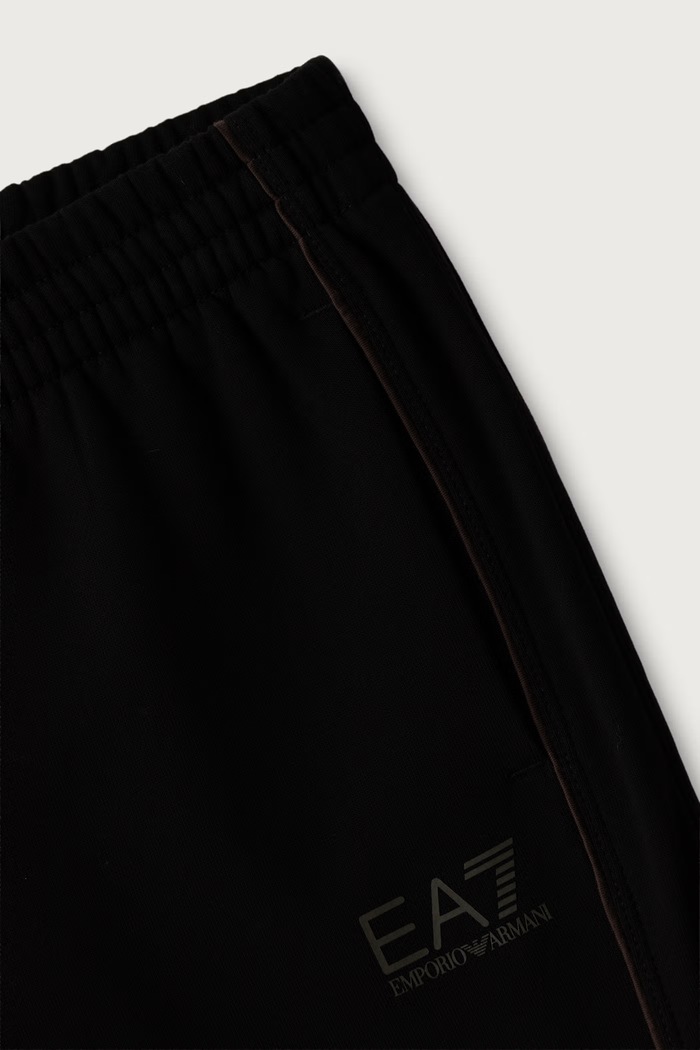 Odzież EA7 Emporio Armani Spodnie dresowe dziecięce z bawełną 7B000359.AF10368 czarny