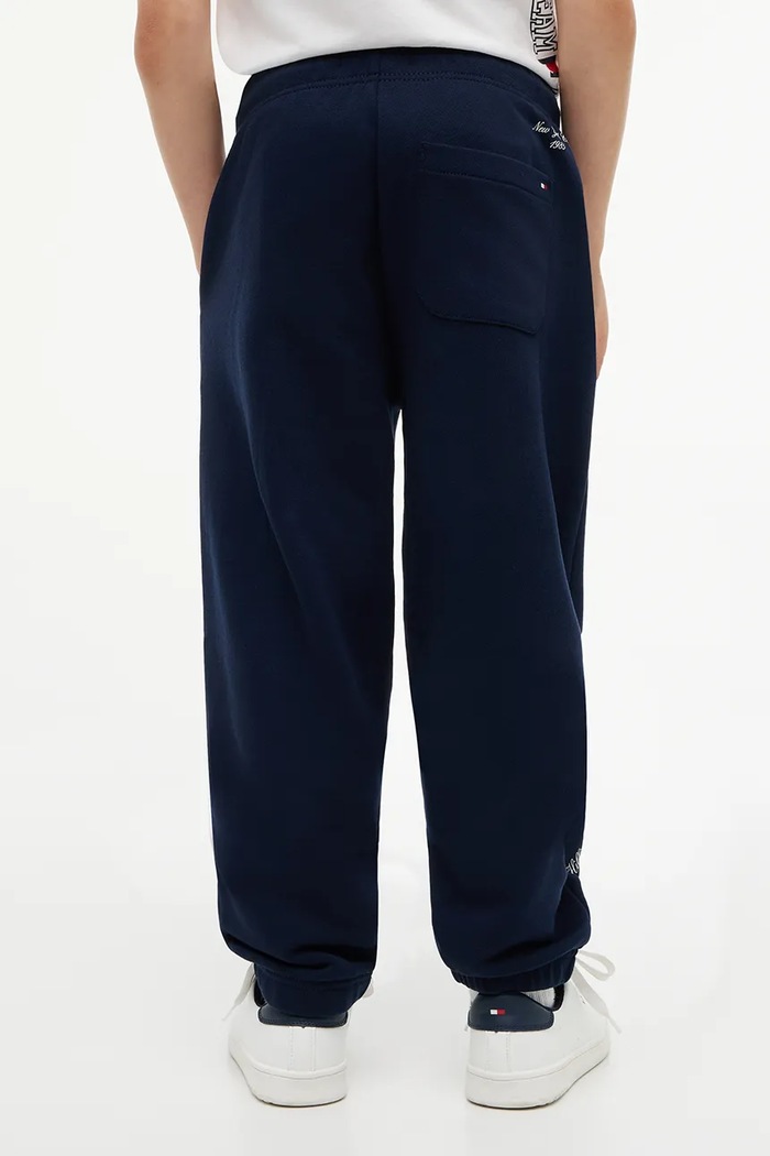 Chłopiec Tommy Hilfiger spodnie dresowe dziecięce bawełniane KB0KB10498.104.122.9BY2 granatowy