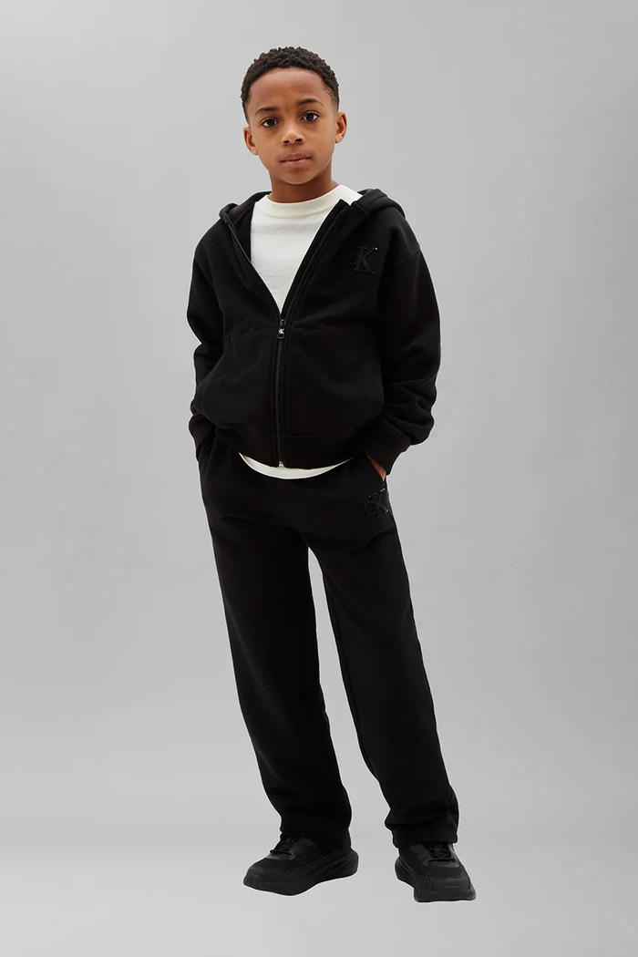 Chłopiec Calvin Klein Jeans spodnie dresowe dziecięce z bawełną LVCKTJC43B.128.176.9BY2 czarny
