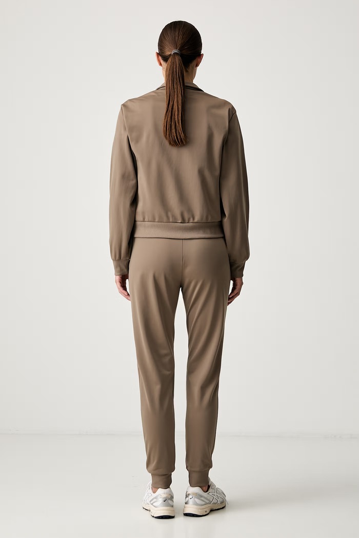 Oblačila adidas trenirka ženska Essentials Feelcozy KQ7579 rjava
