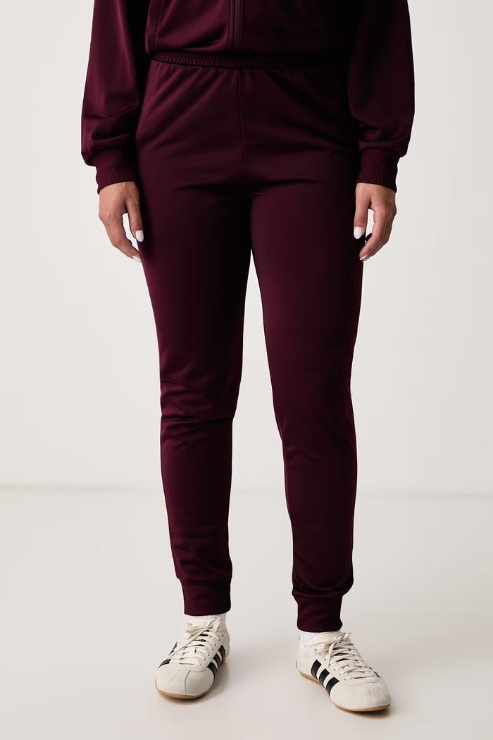 Komplet dresowy damski Essentials Feelcozy adidas bordowy KQ7582
