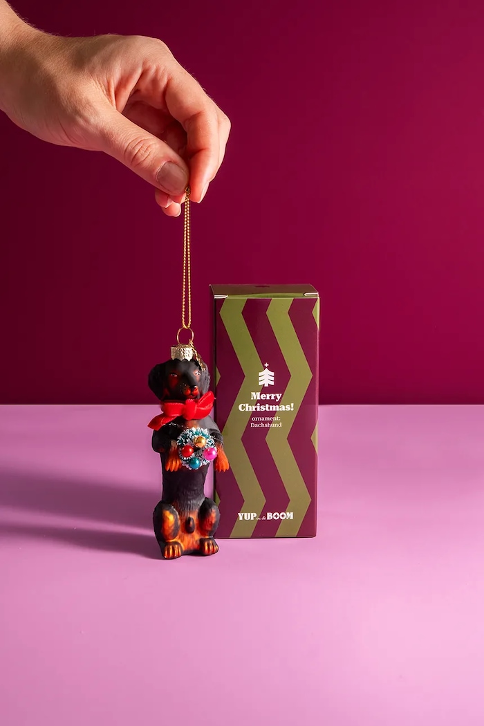 Zawieszka choinkowa ze szkła YUP in de BOOM YUPDACHSHUND brązowy