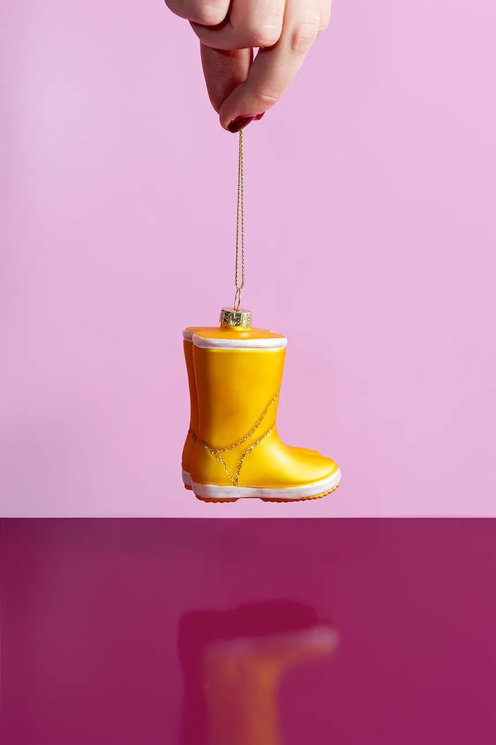 YUP in de BOOM Zawieszka choinkowa ze szkła YUPRAINBOOTS żółty AW26