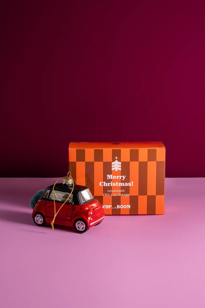 YUP in de BOOM Zawieszka choinkowa ze szkła YUPCITYCARORANGE czerwony AW26