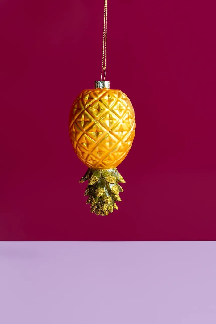 YUP in de BOOM Zawieszka choinkowa ze szkła YUPPINEAPPLE żółty AW26