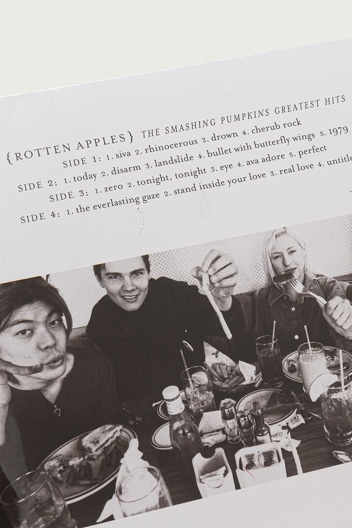 Аксесуари Black Moon ROTTEN APPLES: GREATEST HITS (2LP) SMASHING.PUMPKINS чорний