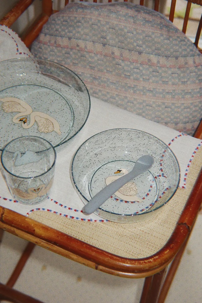 Konges Sløjd Zestaw naczyń dziecięcy SPARKLY DINNER SET niebieski KS106243.9BY2