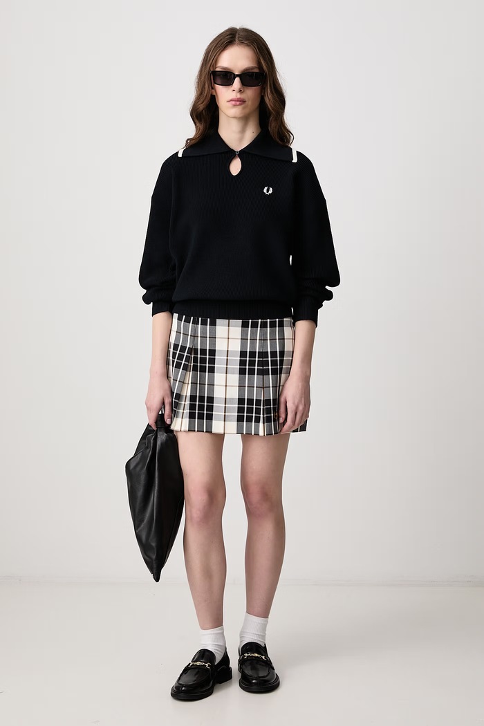 Fred Perry Sweter damski z dodatkiem wełny K3124.608 granatowy AW26