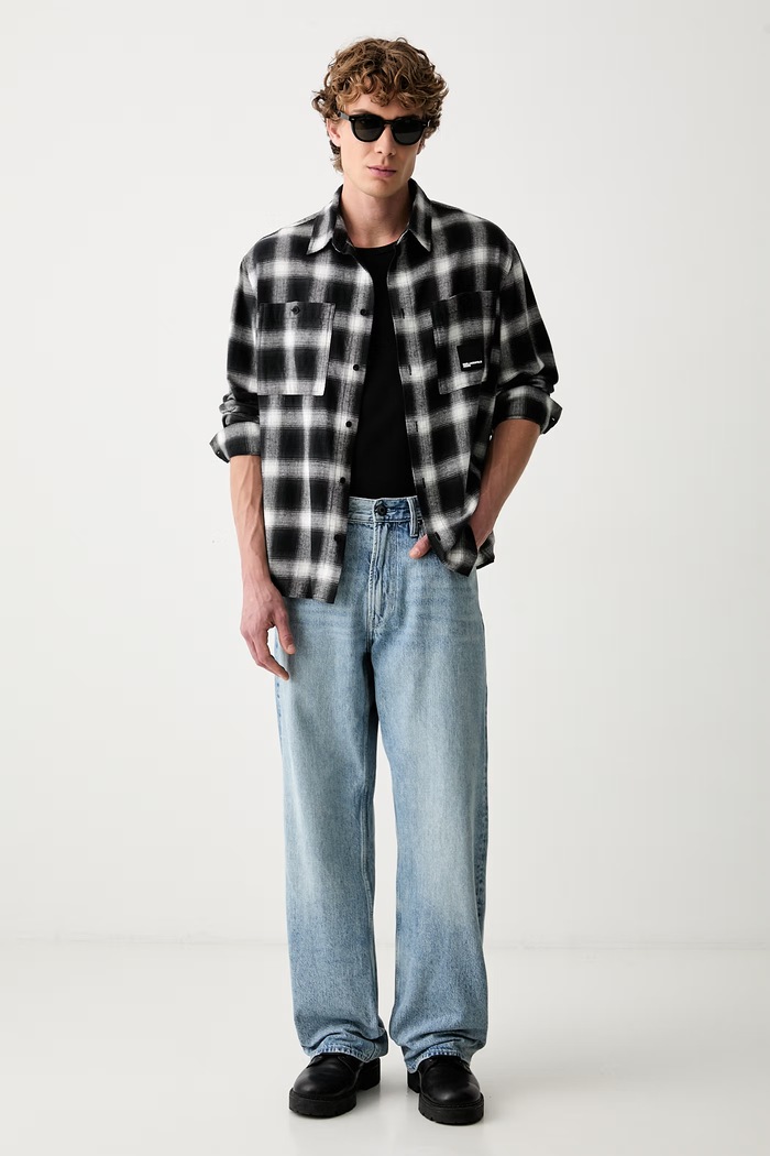 Karl Lagerfeld Jeans košeľa pánska bavlnená B3M16025 čierna AW26