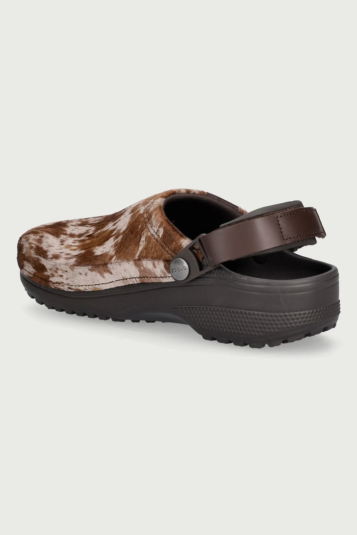 Obuwie Crocs Classic Crafted Pony Hair Clog klapki damskie 214047.206 brązowy