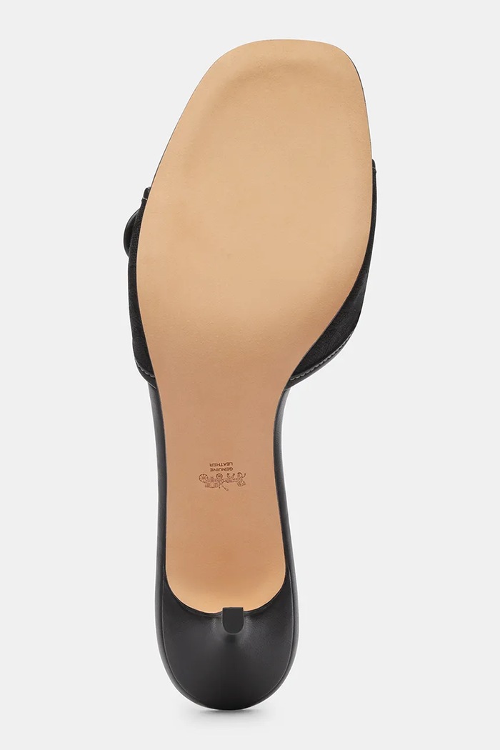 Klapki na niskim obcasie damskie Margot Sandal Coach czarny CCM10.BLK