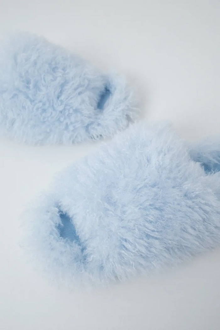 women'secret Kapcie damskie MMM FUR SLPRS BLUE 4994441 niebieski AW26