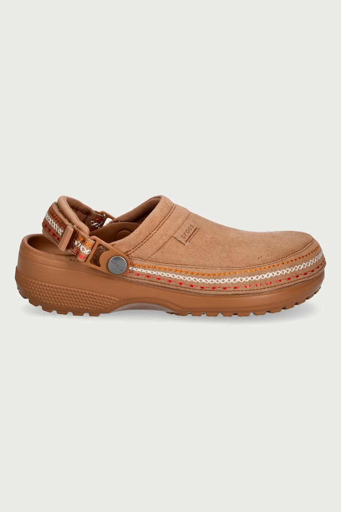 Crocs Шльопанці жіночі Classic Crafted Vegan Suede Stitch Clog 214048.2EY коричневий AW26