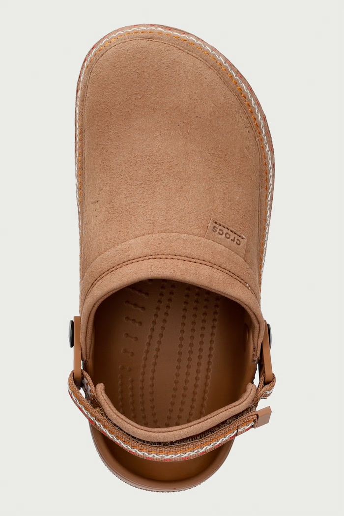 Шльопанці жіночі Classic Crafted Vegan Suede Stitch Clog Crocs 214048.2EY коричневий